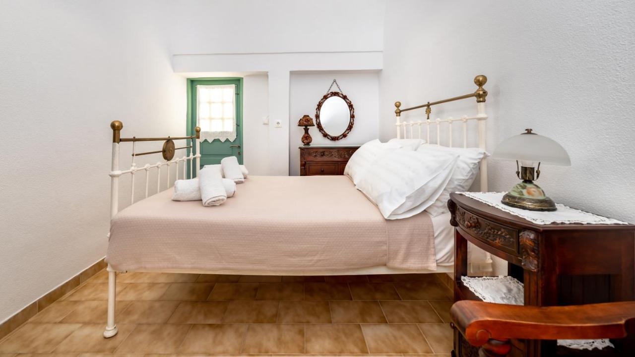 Authentic Santorinian Home Experience Fira  Exterior foto