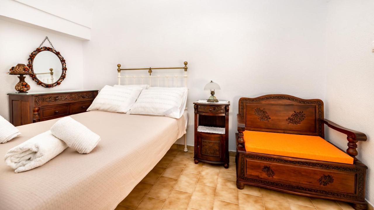 Authentic Santorinian Home Experience Fira  Exterior foto